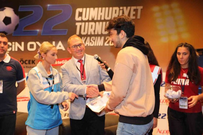 Gençler Cumhuriyet İ̇çin Oynadı