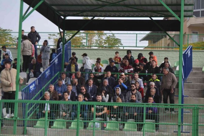Salihli Belediyespor, Evinde Kartalspor’a Farklı Yenildi