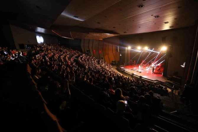 Pop Müziğin Sevilen İsmi Buray Başakşehir’de