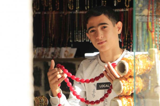 14 Yaşındaki Ustanın Elinden Çıkan Tespihler Dünyanın Dört Bir Yanına İhraç Ediliyor