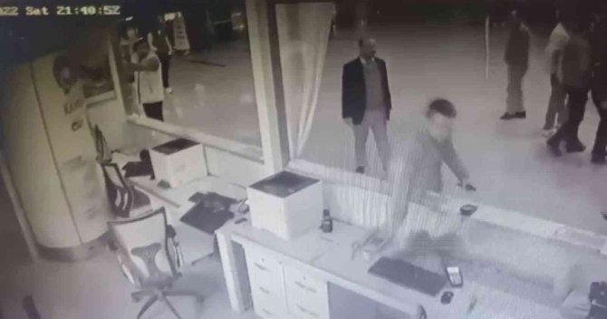 Otogarda ’Neden Fiyat Yükseltmiyorsun’ Kavgası
