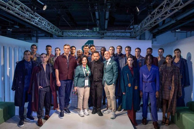 Esans Ve Moda Buluştu