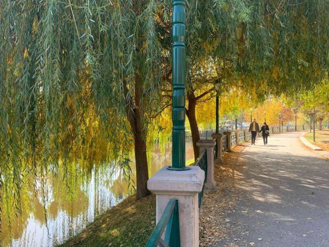 Kanlıkavak Parkı Sonbaharda Görenleri Hayran Bırakıyor
