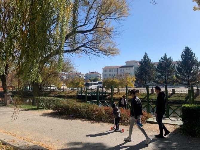 Kanlıkavak Parkı Sonbaharda Görenleri Hayran Bırakıyor