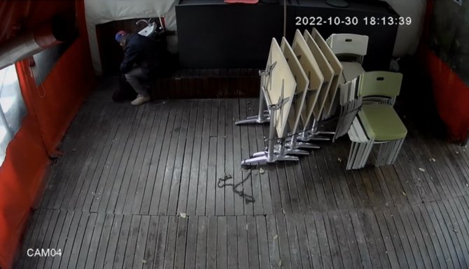 İ̇stanbul’da Esnafı Şoke Eden Hırsızlık Kamerada: Ellerini Yıkamaya Gidince Lavaboyu Yerinde Bulamadı
