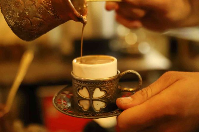 Soğuk Havaların Şifa Deposu: Menengiç Kahvesi