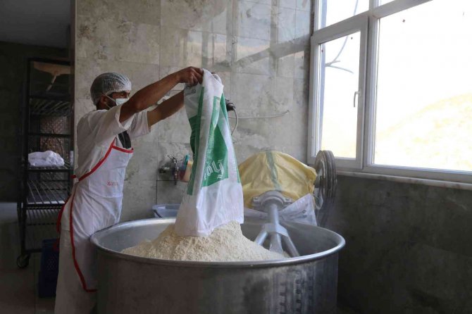 100 Yıllık Ekşi Maya İle Yapılan Araköy Ekmeği Bir Köyün Geçim Kaynağı Oldu