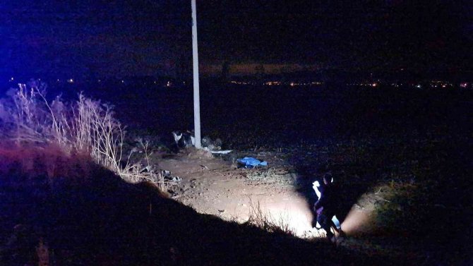 İ̇zmir’de Otomobil Şarampole Yuvarlandı: 1 Ölü, 1 Yaralı