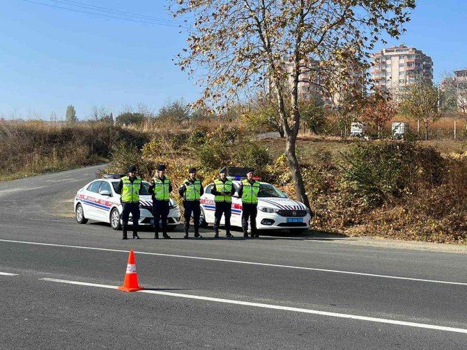 Jandarmadan Dev Denetim: Sürücülere Ceza Yağdı