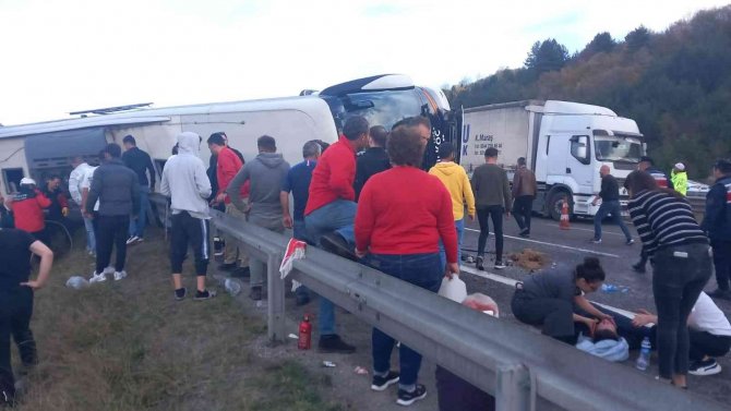 Bolu’da Otobüs Kazasında Ölen 3 Kişinin Cenazeleri Morga Kaldırıldı