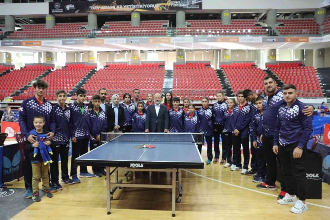 Başkan Çolakbayrakdar, Türkiye’nin Dört Bir Yanından Gelen Sporcuları Ziyaret Etti