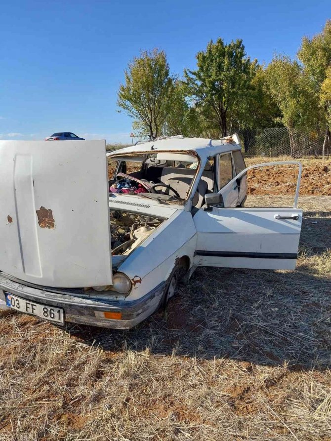 Kontrolden Çıkan Otomobil Araziye Devrildi: 5 Yaralı