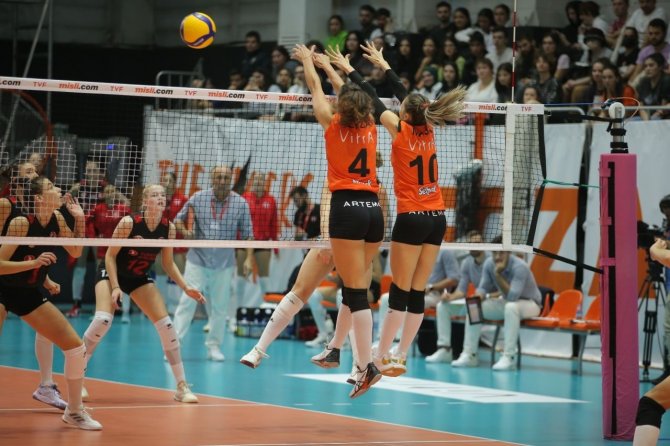 Eczacıbaşı Dynavit, Sezonun İkinci Galibiyetini Aldı