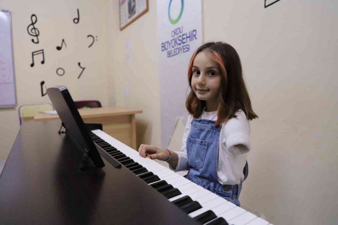 Kızının Sol Yanı Oldu