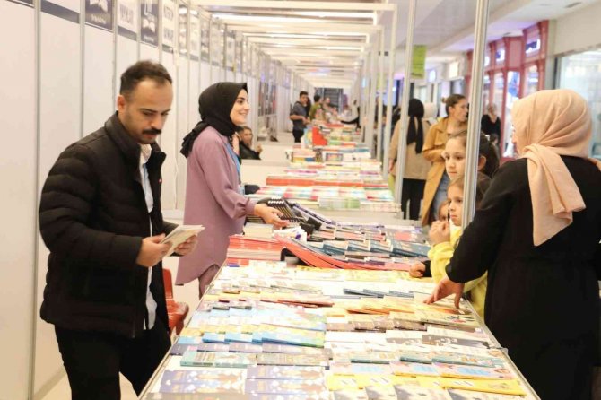 Siirt Kitap Fuarı’na Her Kesimden Yoğun İlgi