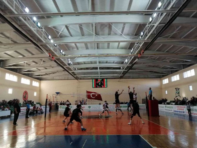 Alpaslan Endüstri Erkekler 1. Ligi: Solhanspor: 1 - Gümüşsu Gümüşhane Spor: 3
