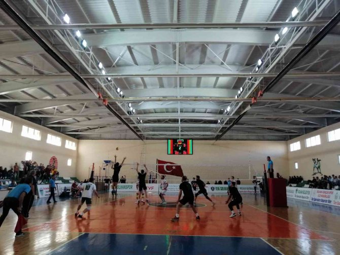 Alpaslan Endüstri Erkekler 1. Ligi: Solhanspor: 1 - Gümüşsu Gümüşhane Spor: 3