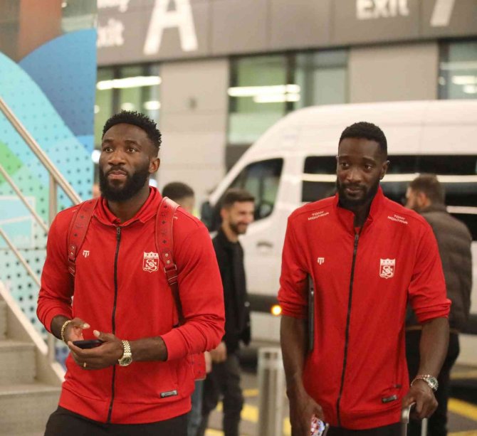 Sivasspor Kafilesi İ̇stanbul’a Ulaştı