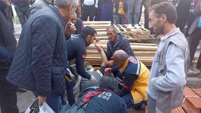 2 Çocuklu Aile Ölümden Saniyelerle Kurtuldu, O Anlar Kameralara Yansıdı