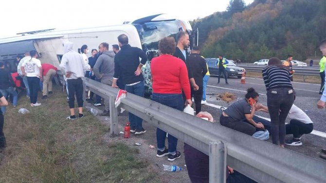 Bolu’da Yolcu Otobüsü Devrildi: Çok Sayıda Yaralı Var