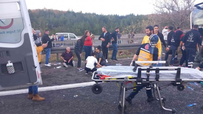 Bolu’da Yolcu Otobüsü Devrildi: Çok Sayıda Yaralı Var