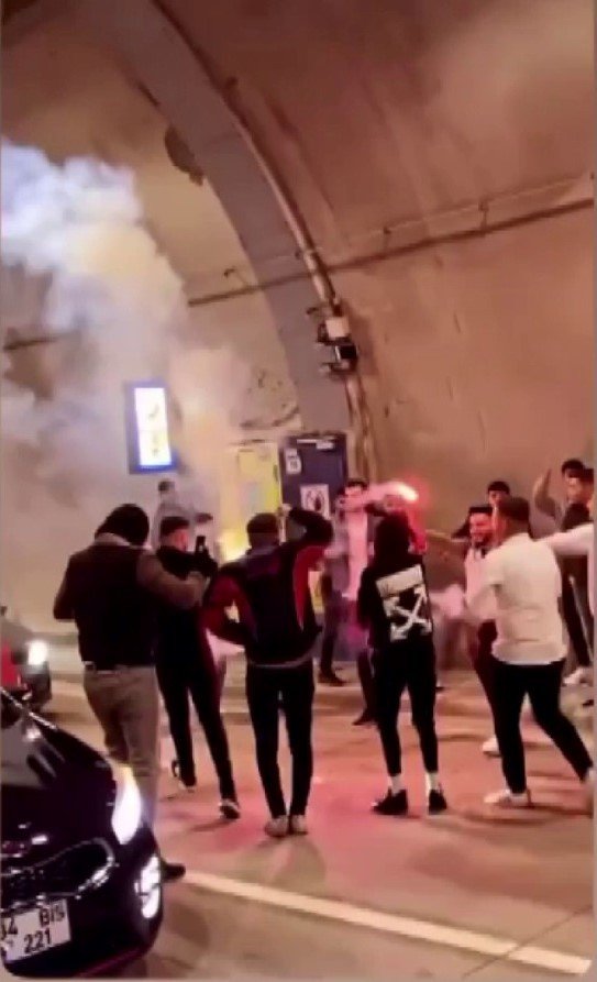 Üsküdar’da Asker Eğlencesi İçin Tüneli Kapattılar