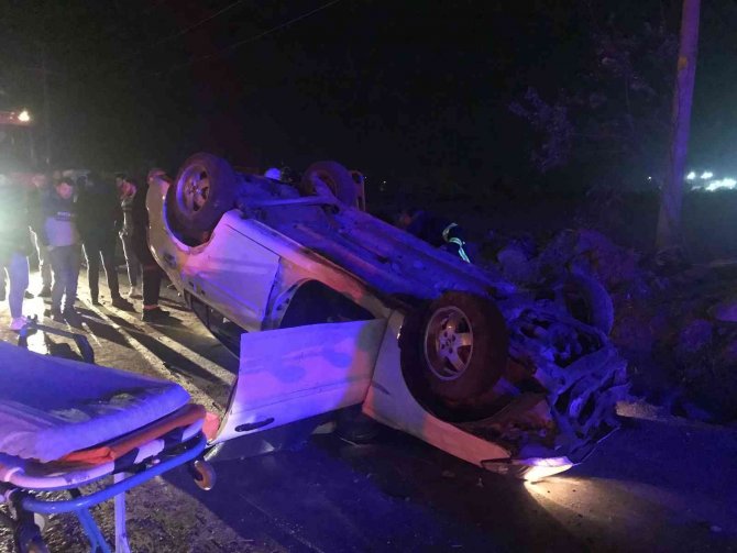 Tekirdağ’da Trafik Levhalarına Çarpan Otomobil Takla Attı: 3 Yaralı