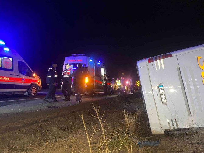 Yrp’nin Genel Kurulu’ndan Dönenleri Taşıyan Otobüs Devrildi