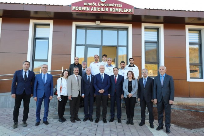 Yök Başkanı Özvar Bingöl’de Öğrencilerle Bir Araya Geldi