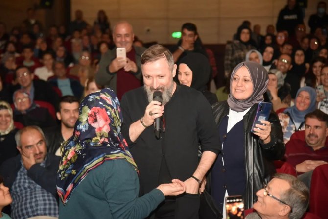 Talha Bora Öge İzleyenleri Mest Etti