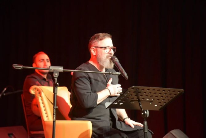 Talha Bora Öge İzleyenleri Mest Etti