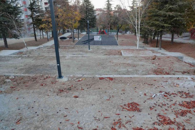 Zeybekler Parkı Yenileniyor
