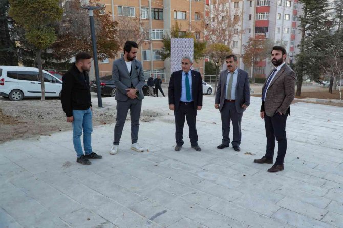 Zeybekler Parkı Yenileniyor