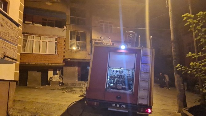 Zonguldak’ta 3 Katlı Apartmanda Yangın Paniği