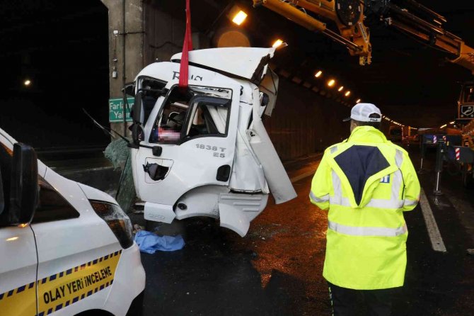 Beton Direğe Çarpan Tırın Kupası Dorseden Ayrılarak Yol Ortasına Düşmüştü: Ölen Sürücünün Kimliği Belirlendi