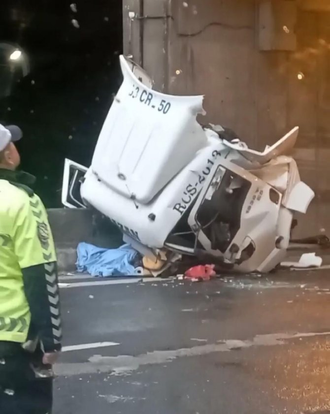 Otoyolda Feci Kaza: 1 Ölü