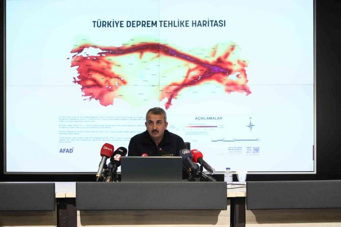 Afad Başkanı Sezer: “Düzce Depremi’nin Yıl Dönümünde; Deprem Anı, ‘Çök-kapan-tutun’ Ülke Tatbikatını Hep Birlikte Gerçekleştireceğiz”