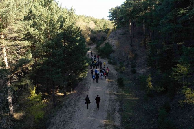 Akdağmadeni Ormanlarında Öğretmenler Doğa Yürüyüşü Yaptı