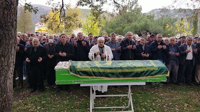 Amasya’da Otobüs Kazasında Ölen 3 Kişi Tokat’ta Toprağa Verildi