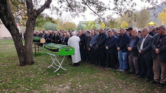 Amasya’da Otobüs Kazasında Ölen 3 Kişi Tokat’ta Toprağa Verildi