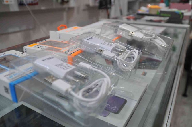 Telefoncu Esnafı Ab’nin Tek Tip Şarj Aleti Düzenlemesini Olumlu Karşıladı
