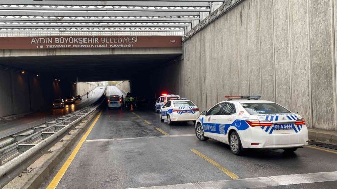 Otomobil Kamyonete Ok Gibi Saplandı: 2 Yaralı