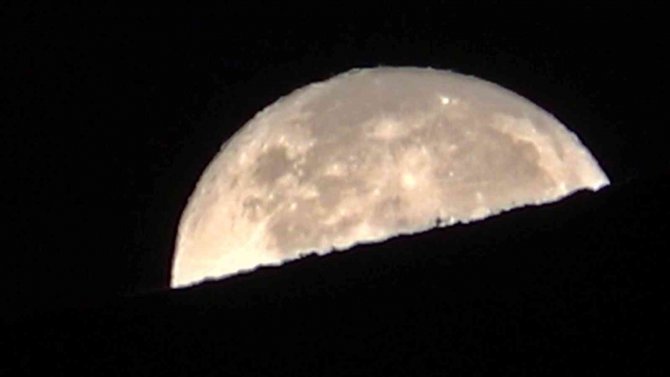 Yüksekova’da Ay, Geceyi Gündüze Çevirdi