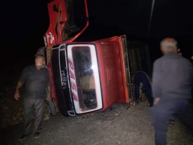 Gercüş’te Odun Yüklü Kamyonet Devrildi