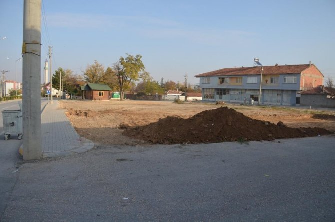 Beylikova’da 3 Bin Metrekarelik Modern Parkın İnşaatı Başladı