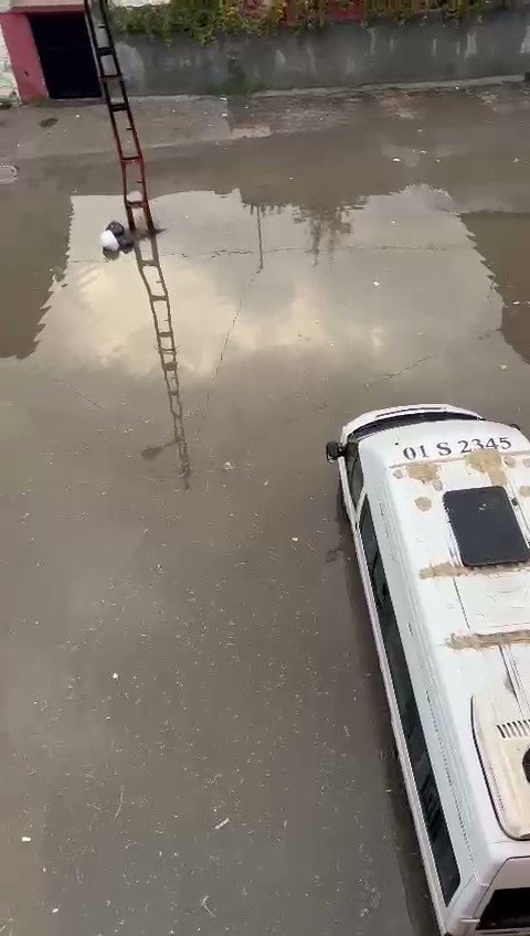 Göle Dönen Sokağı Komiser Açmaya Çalıştı
