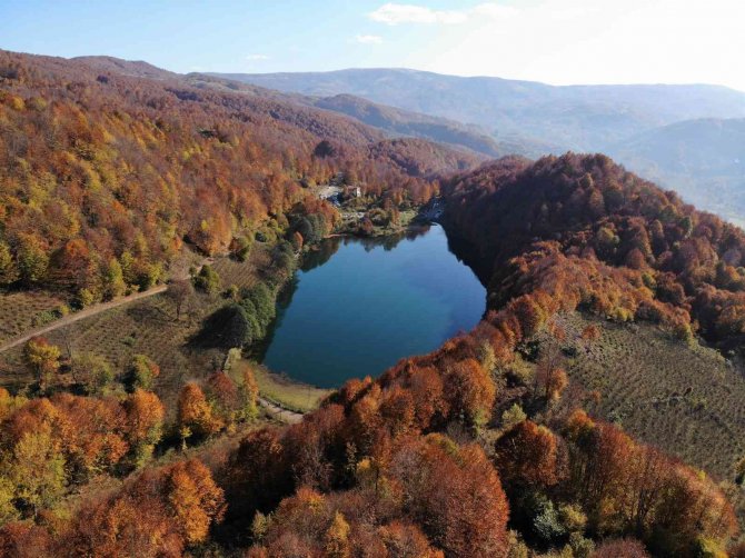 Ulugöl’de Eşsiz Renk Cümbüşü: Günde 6 Bin Kişi Geziyor