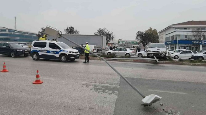 Bursa’da Zincirleme Kazada Ölümden Döndüler