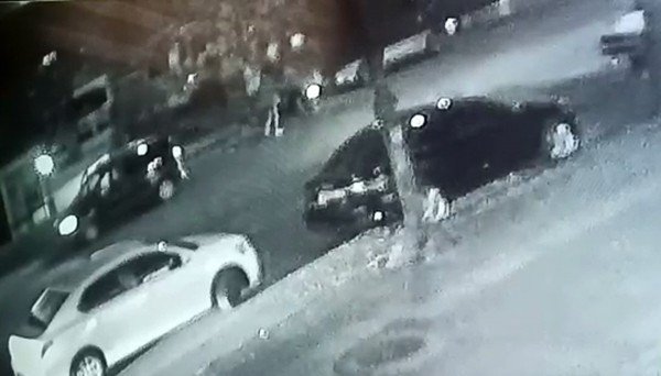 Yolda Tartıştıkları Kuryeyi Bıçakla Katlettiler, Kan Donduran O Anlar Kameralara Yansıdı