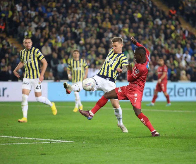 Sivasspor 6 Maç Sonra Fenerbahçe’ye Yenildi